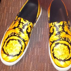 Versace, Size 41 Eu, Yellow and Black Italian Leather.